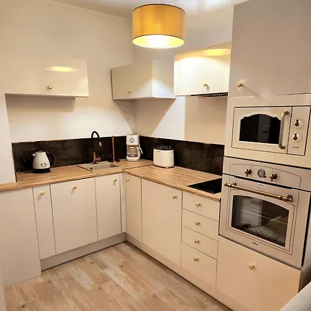 Miedzy Lasem A Morzem *