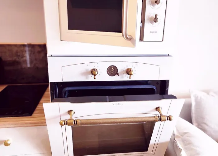 Miedzy Lasem A Morzem Dziwnów